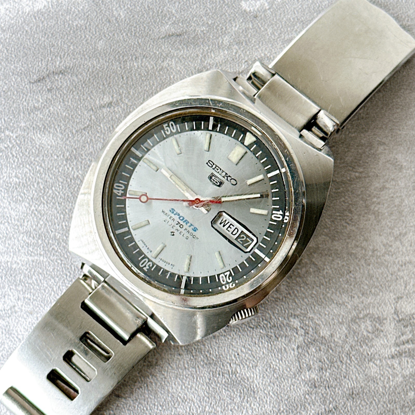 VintageSeiko 5 Sports 6119-6020 Automatic Silver Dial Inner Rotating Bezel Men’s