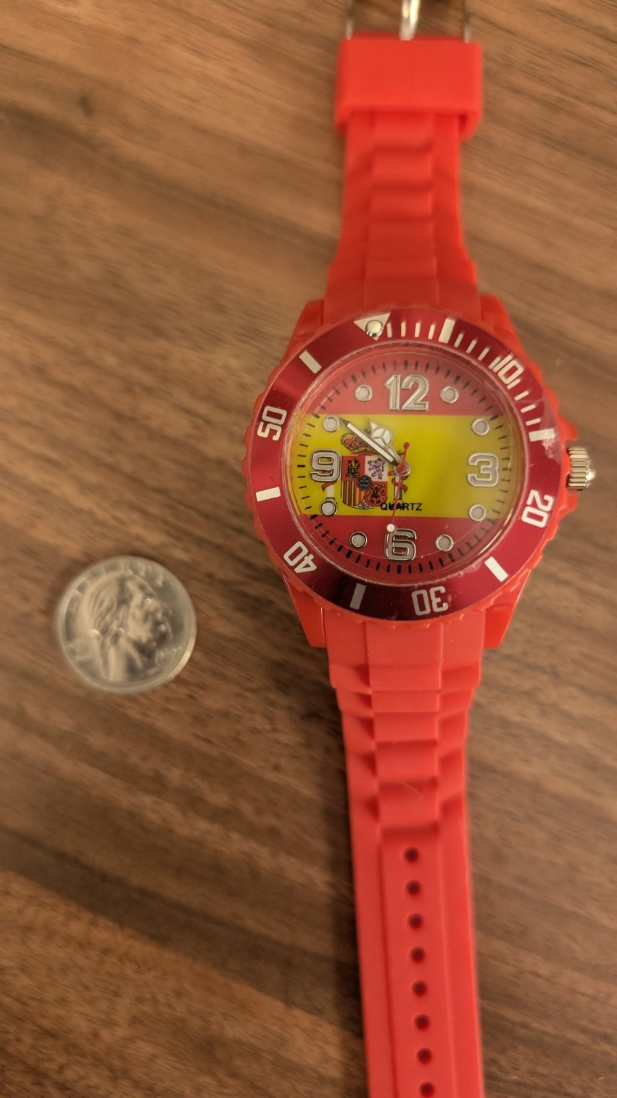 Red Spain Flag Quartz Watch – Sport Style, Rotating Bezel, Silicone Band
