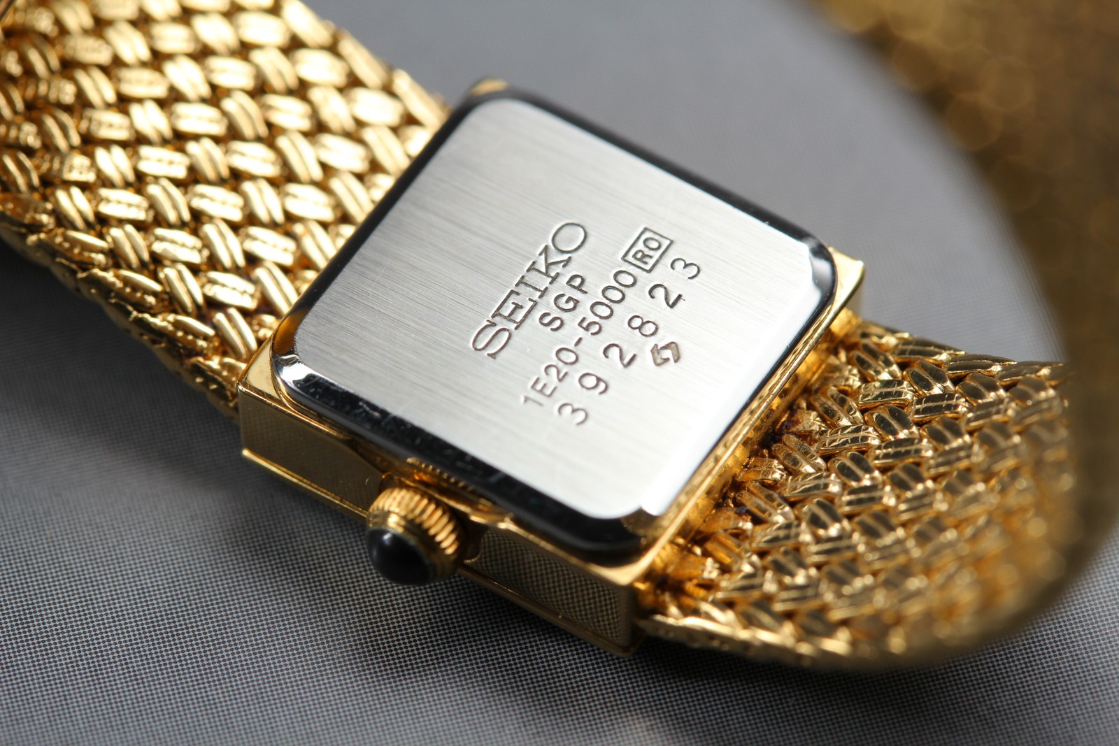 Vintage 1993 Near MINT Seiko 1E20-5000 Gold Square 13mm Quartz Ladies Watch