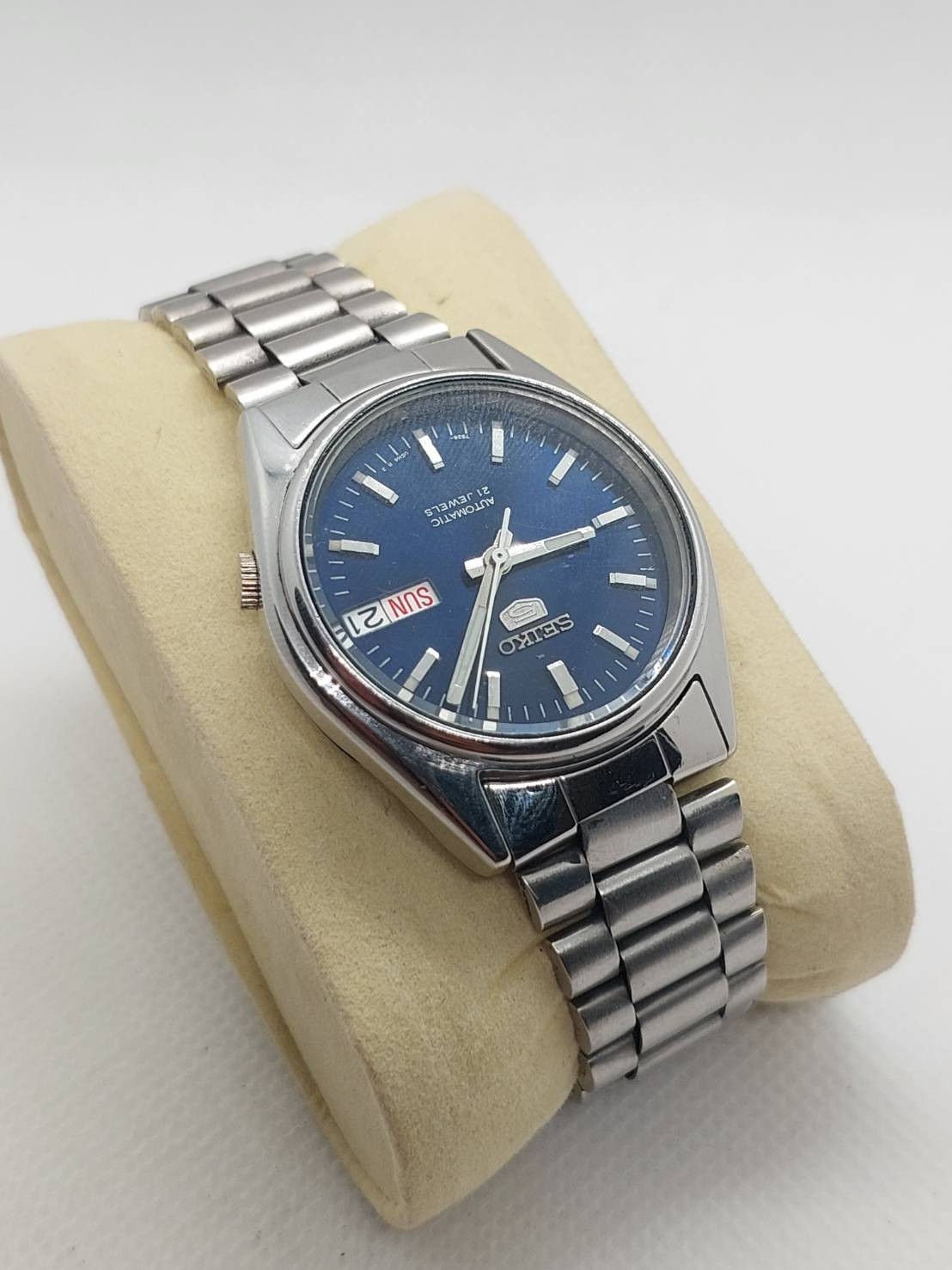 Vintage Seiko 5 Automatic Dark Blue Dial with Exhibition Caseback Mens Watch