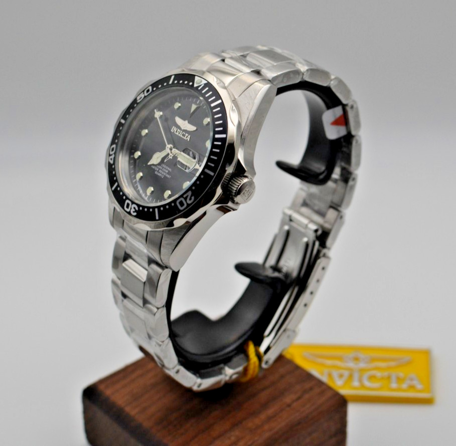 Invicta Pro Diver 17046 Men’s Quartz Watch – NEW – Box, Papers & Tags