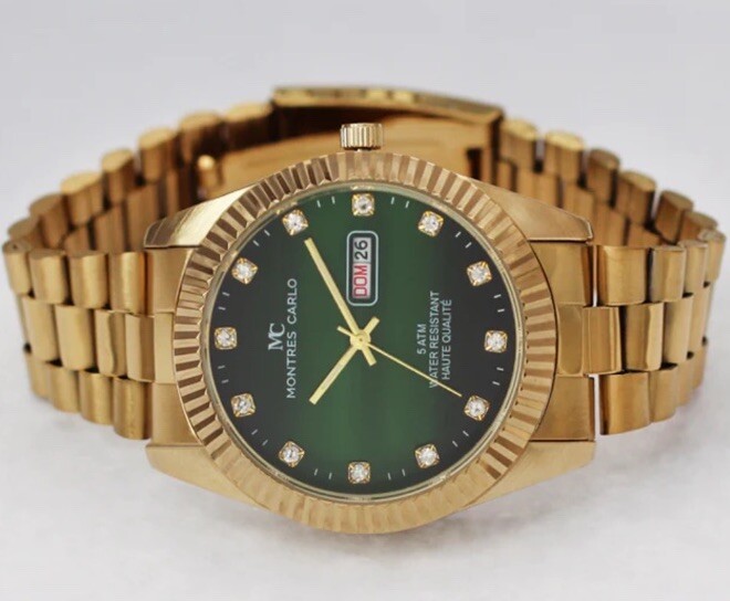 Mens Fashionable Watch W/Metal Band & Day and Date