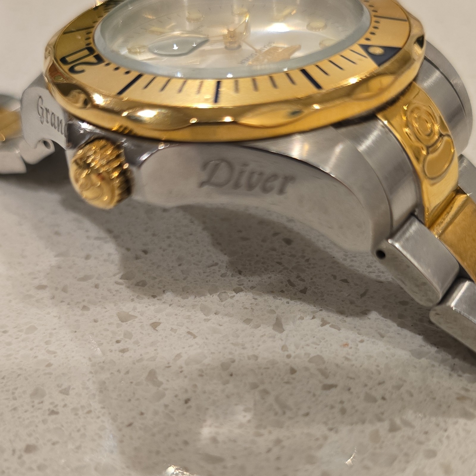 Invicta Pro Diver Men’s Automatic Two-Tone Stainless Steel 200m Date Watch