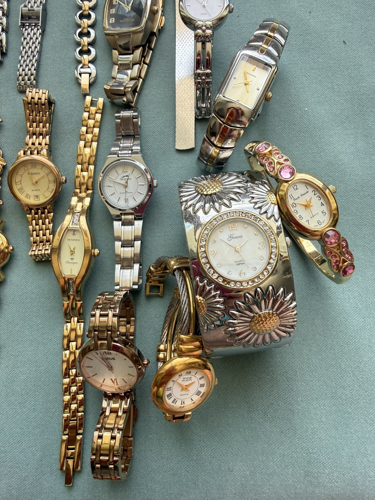 25 WORKING with batteries JOBLOT WATCHES vintage/modern gold/silver tone