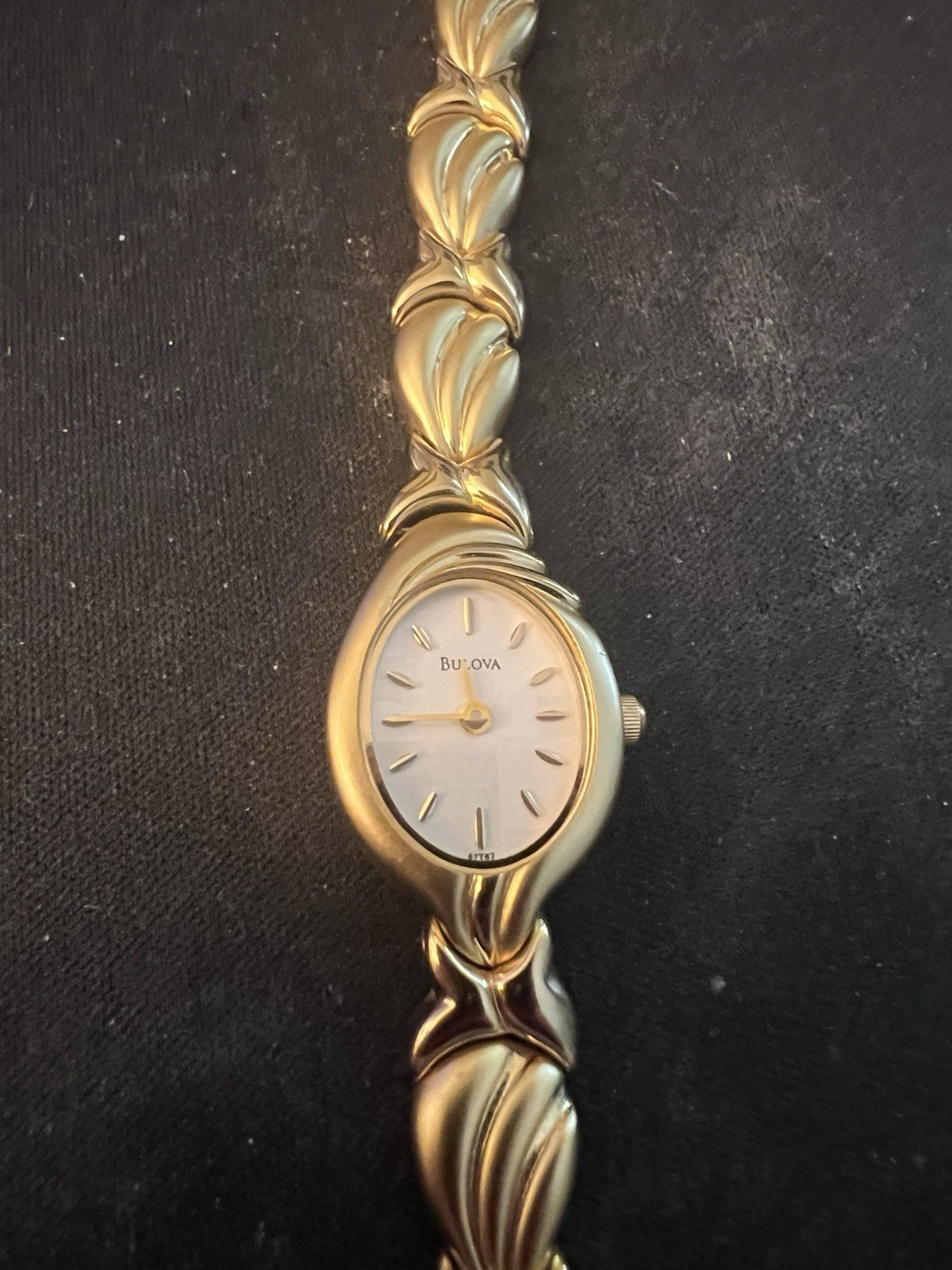 BULOVA LADIES OVAL FORMAL WRIST WATCH w/UNIQUE GOLD BAND! NEEDS BATTERY!