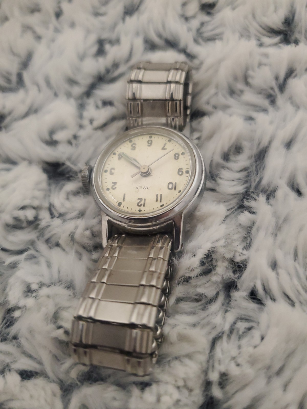vintage womens timex wind up running well keeps time
