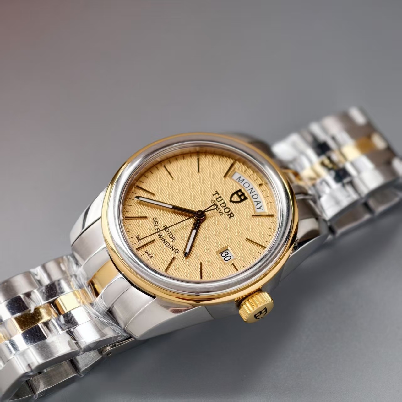 Tudor Gilding Linen Dial Glamour M56003-0003 Men’s Watch Automatic 39mm Date