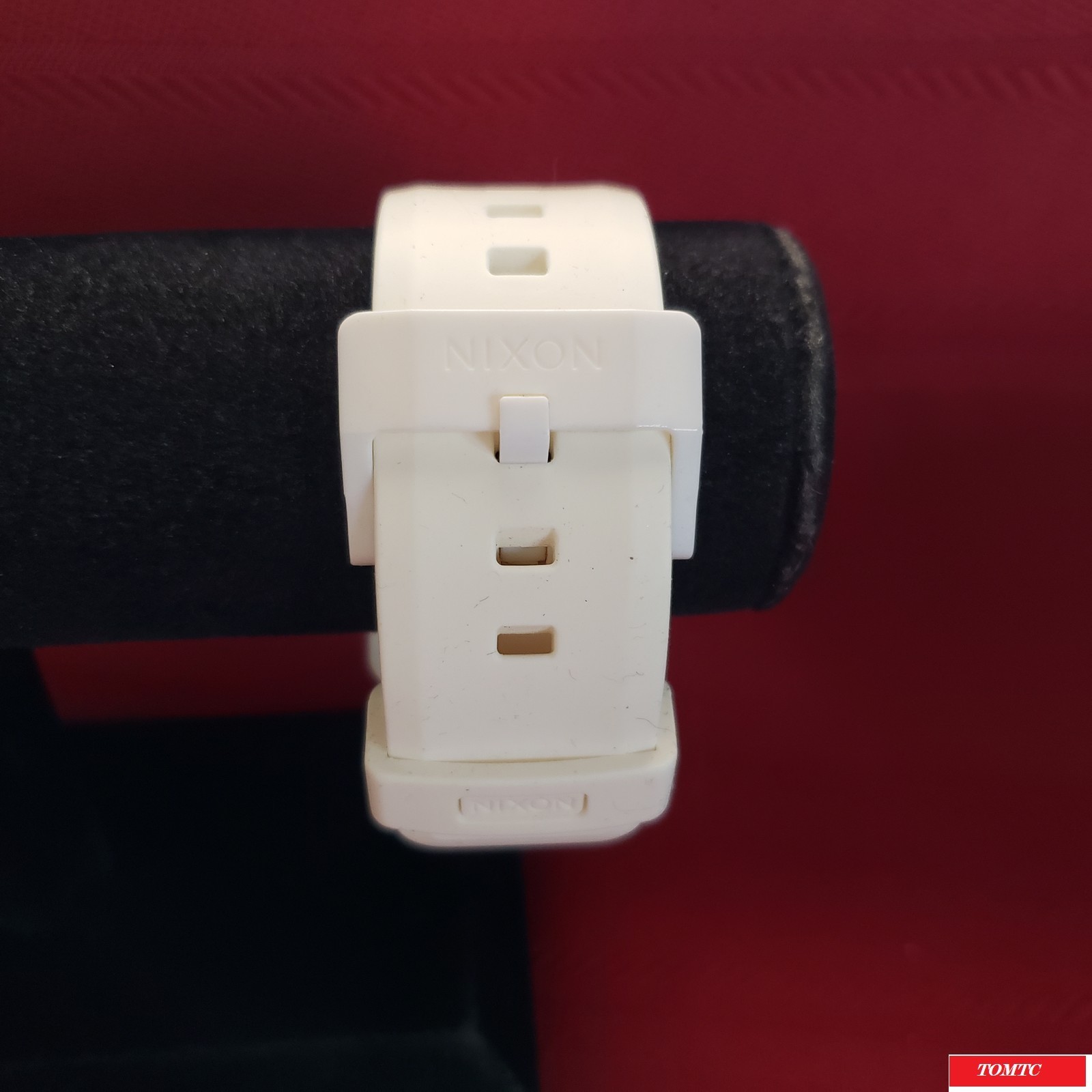 Nixon “The Newton Digital” (White) 30M China Movement w/ Case[11l]