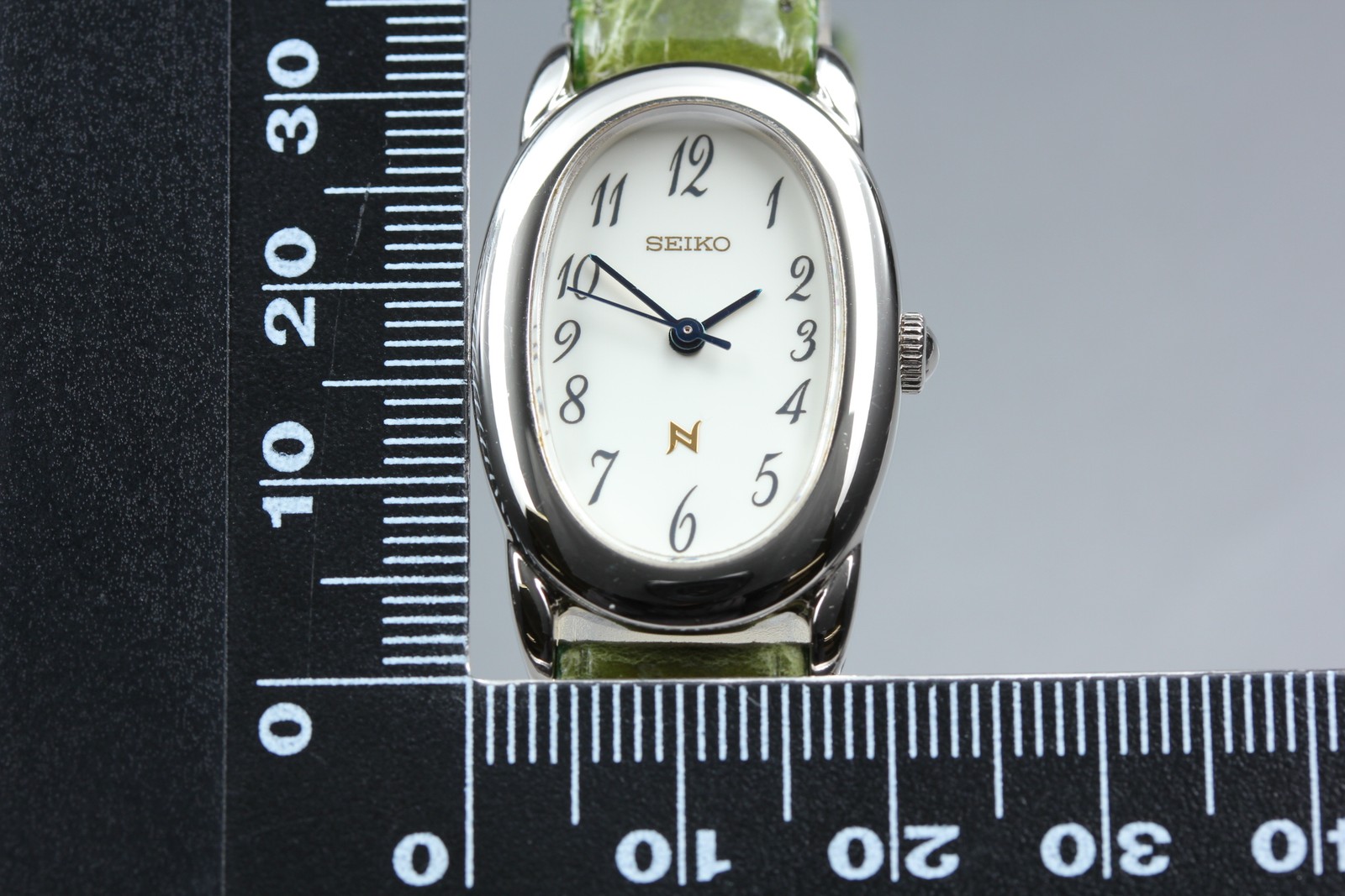 [Near MINT BOX] Seiko Noie 1F21-5B70 Silver Oval 21mm Qz Women’s Watch Vintage
