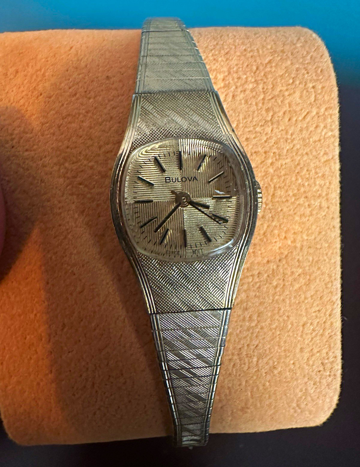 Vintage Bulova Women’s Analog Metal Bracelet Watch Textured