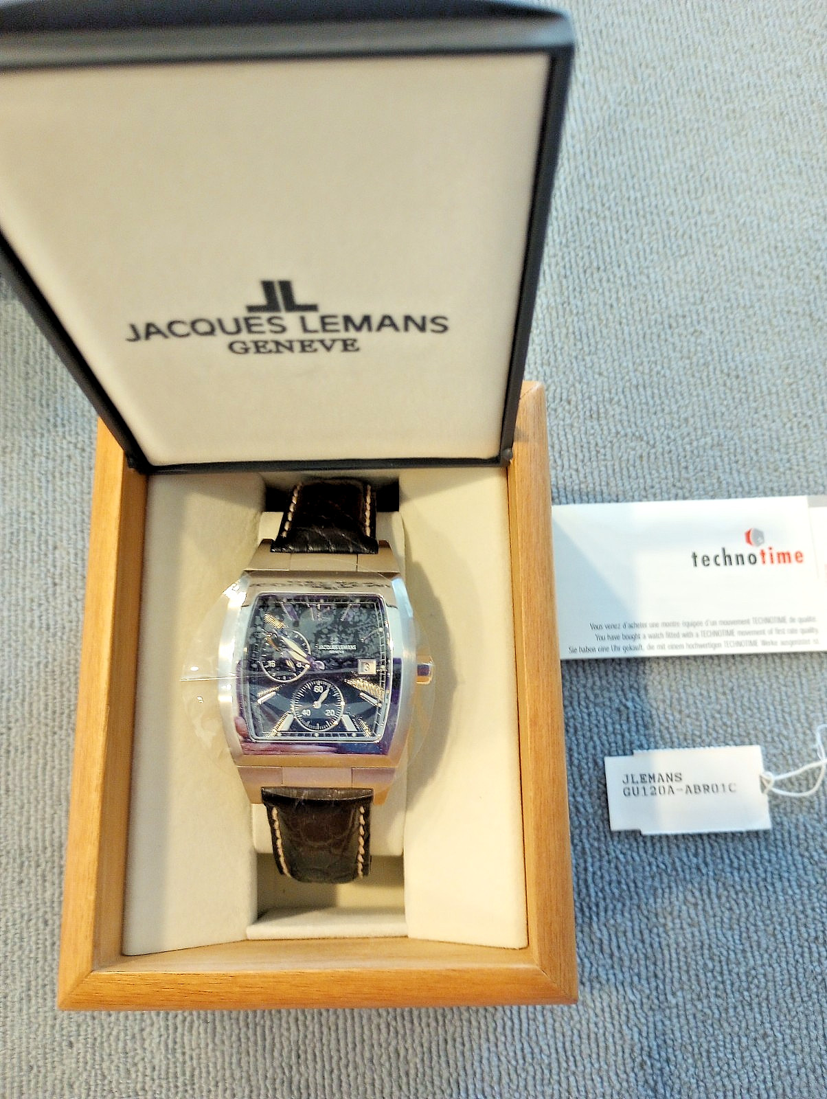 JACQUES LEMANS G120 MENS WATCH GENEVE SWISS 5 ATM SAPPHIRE CRYSTAL