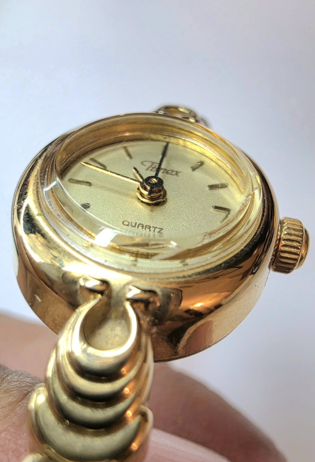 Vintage Timex Quartz Women’s Gold Tone Analog Bangle Bracelet Dress Watch