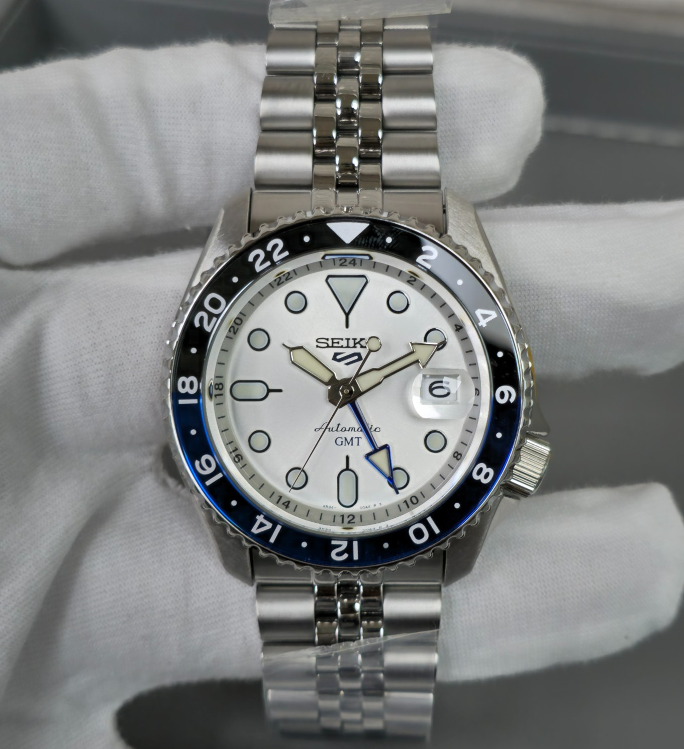 Seiko 5 Sports SKX GMT SSK033K1 Silver Dial 42.5mm New Full Set Men’s Watch
