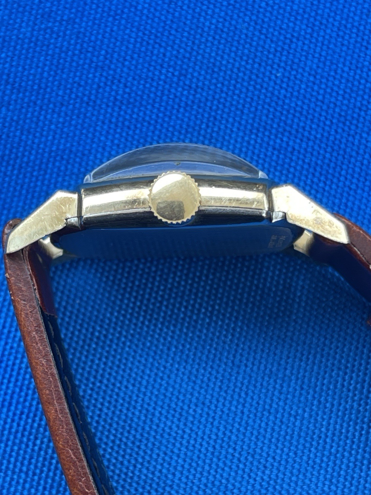 CLEAN US made 1950s Elgin Men’s Tank Watch Waffle Dial 10k Gf cal. 683 Runs
