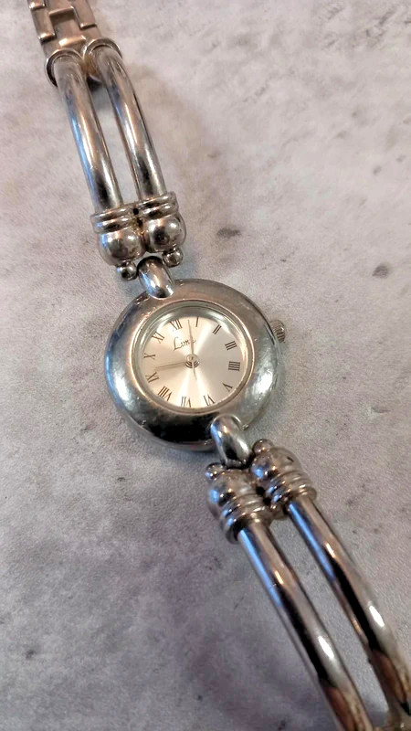 Elegant Vintage Charm Ladies Watch – Length 18cm – Fitted with New Battery
