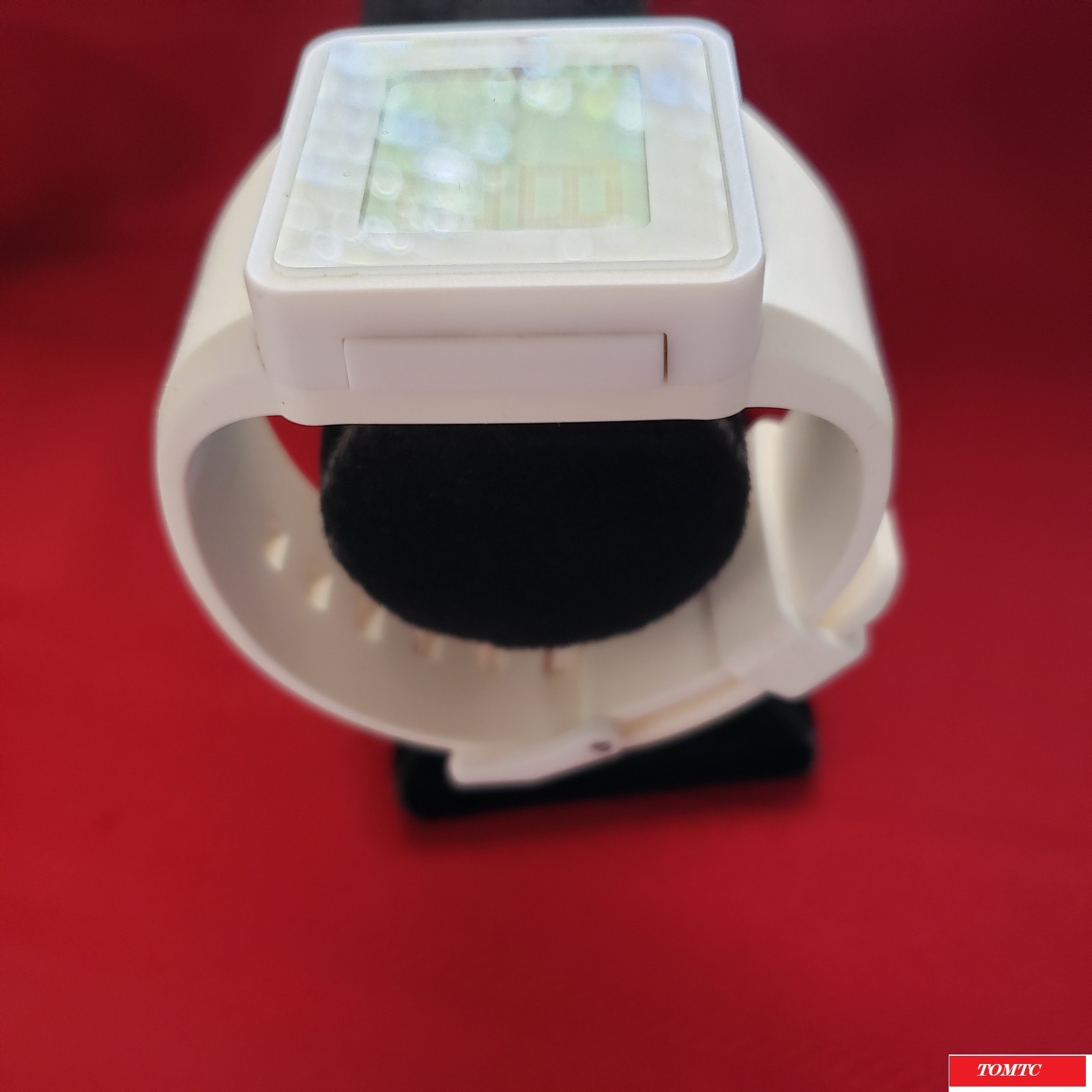 Nixon “The Newton Digital” (White) 30M China Movement w/ Case[11l]