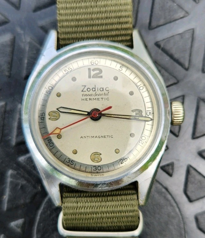Vtg 1970’s Zodiac Incasecurit Hermetic 15J Men’s 30mm Watch Mechanical Bullseye!