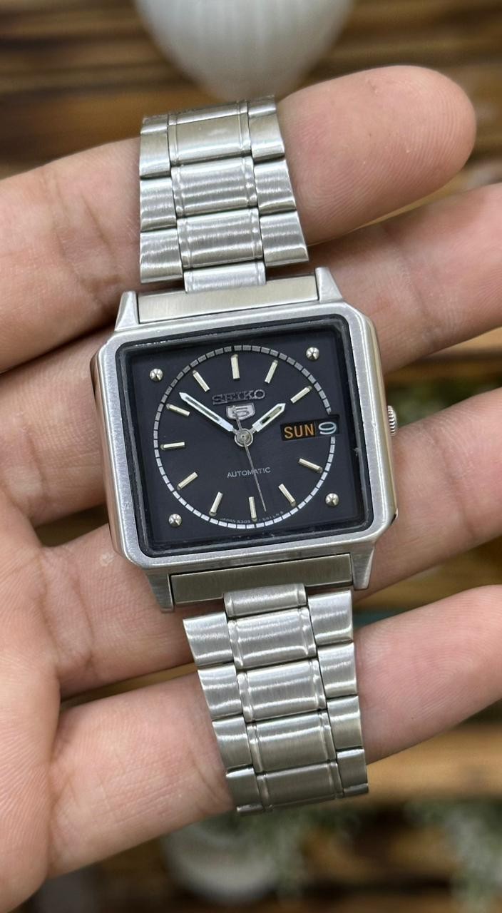 Vintage Seiko 5 Automatic 17 Jewels Black Dial Japan Made Watch For Mens 6309