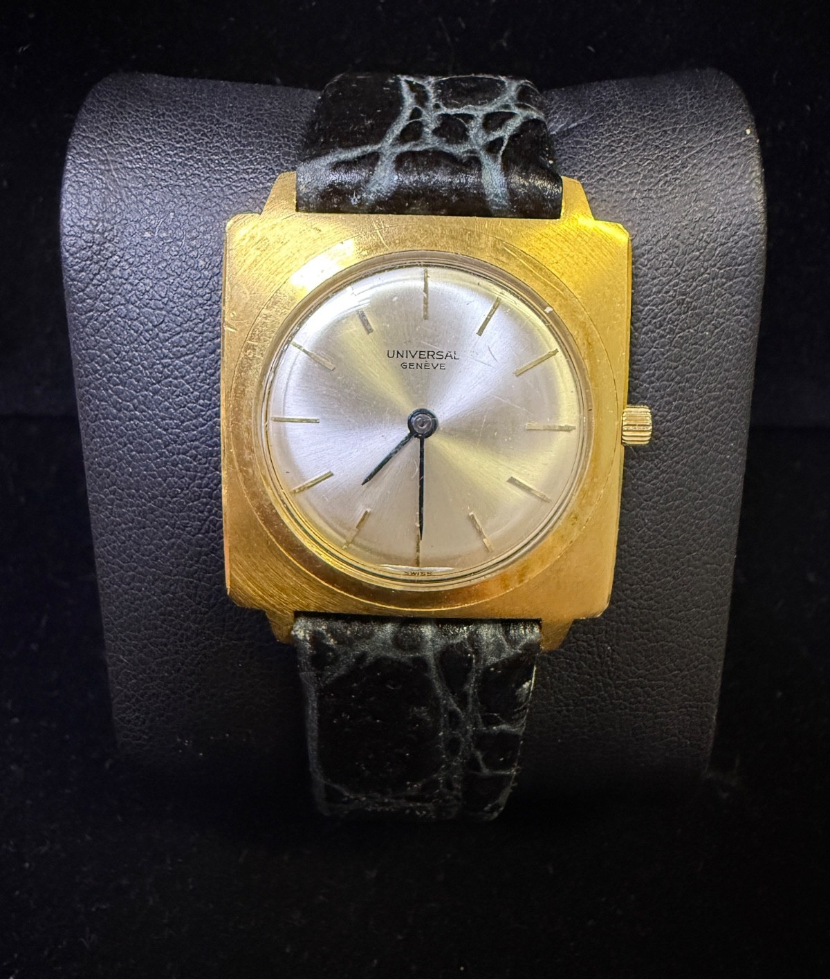 UNIVERSAL GENÈVE 18K GOLD VINTAGE WATCH – MID-CENTURY SWISS ELEGANCE
