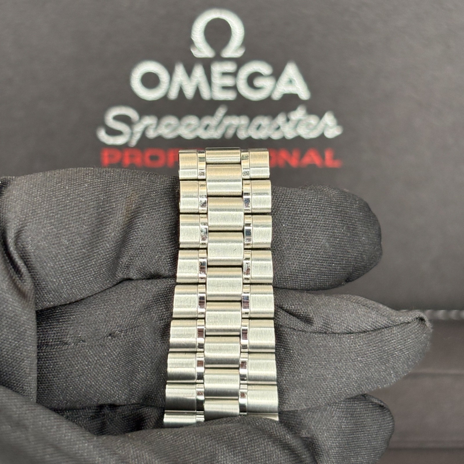 2026 OMEGA Speedmaster Pro Moonwatch”REVERSE PANDA” 310.30.42.50.01.004 FULL SET