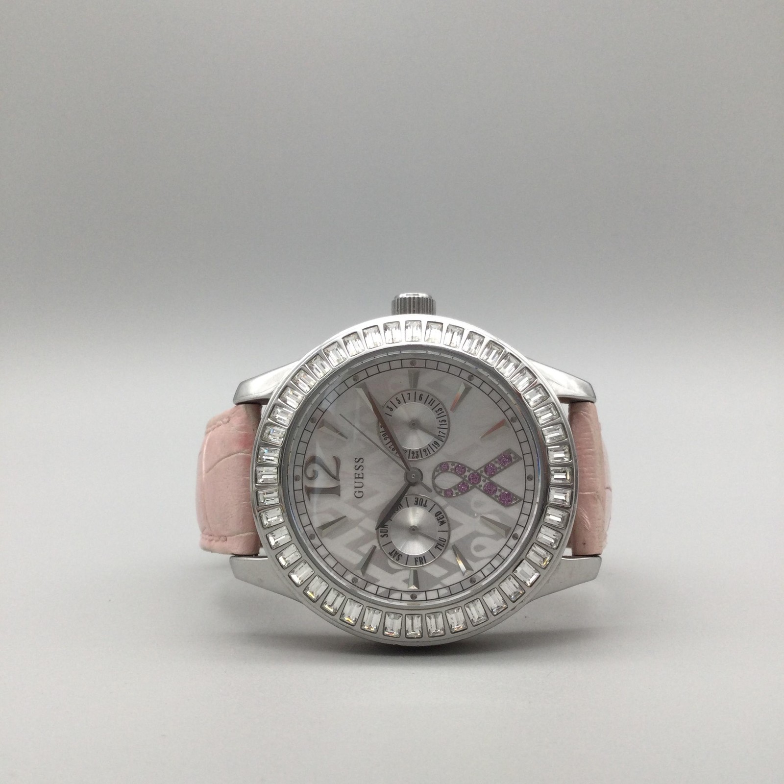 Guess Womens Watch 42mm Breast Cancer Awareness Leather Day Date New Battery