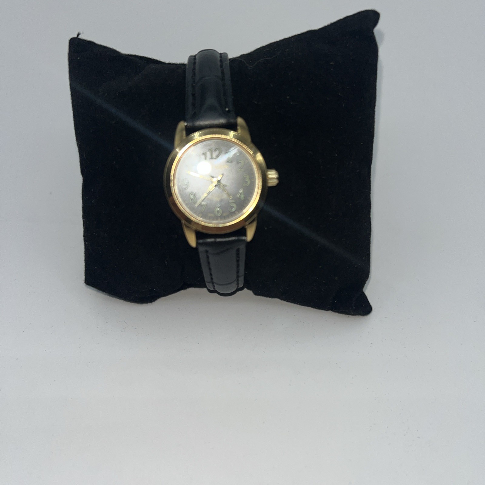 Miykon Men’s Watch Black Round Dial on a Black Leather Band Waterproof EUC Works