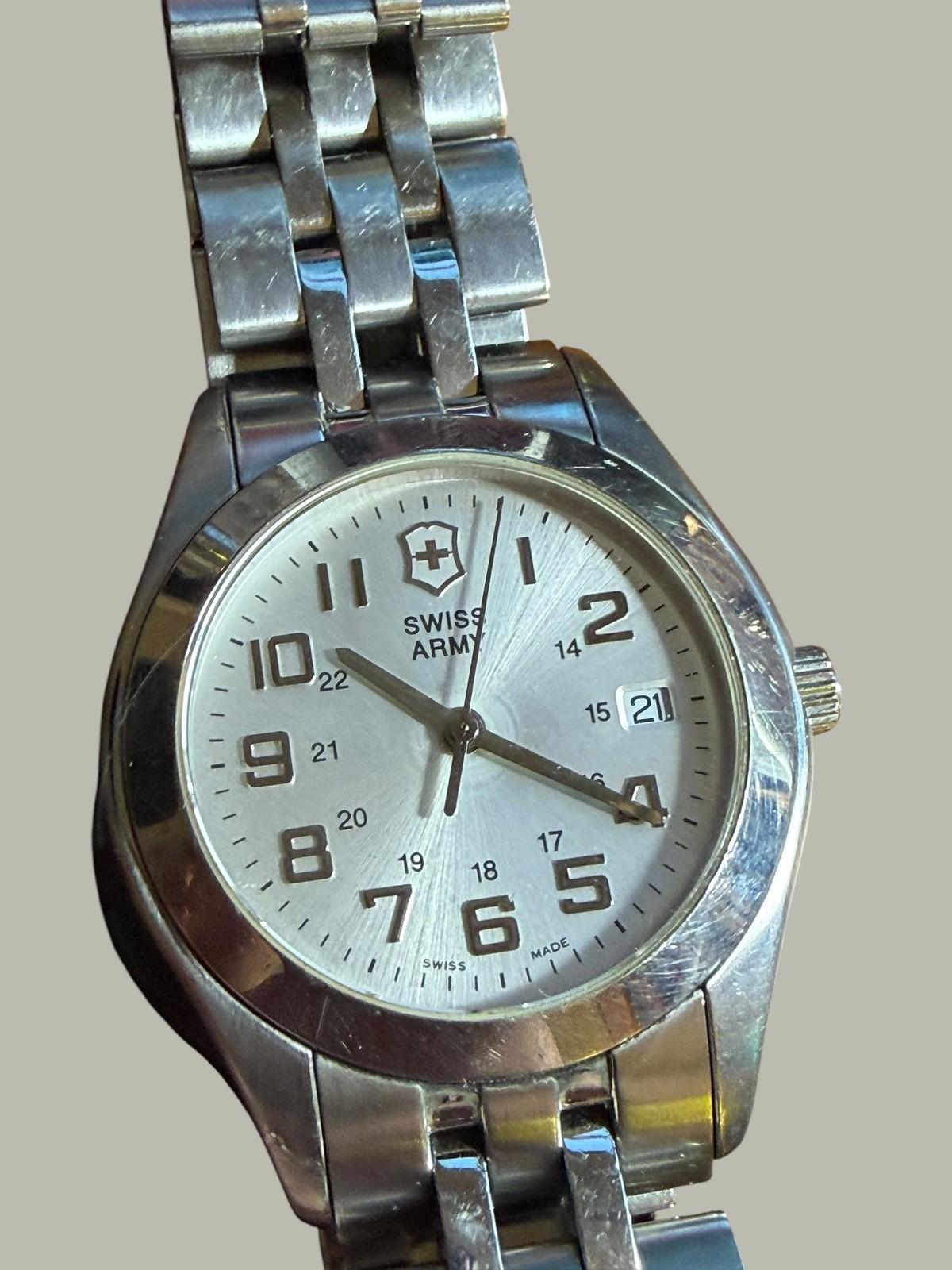 Swiss Army Victorinox Men’s Stainless Steel Watch Silver Dial Quartz 100M 61641