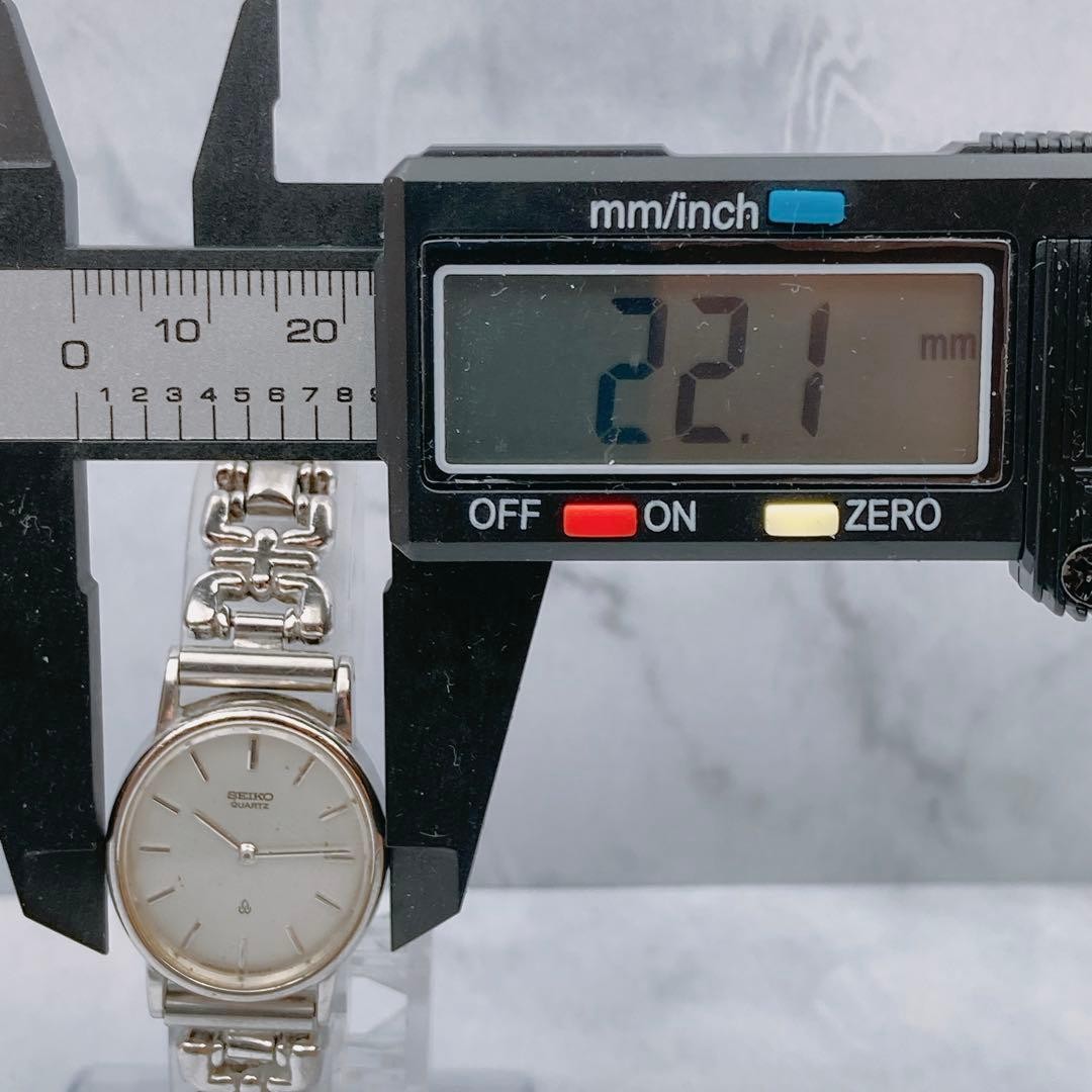 Seiko Ladies Oval Quartz Wristwatch Silver Chain Belt Japan 073681