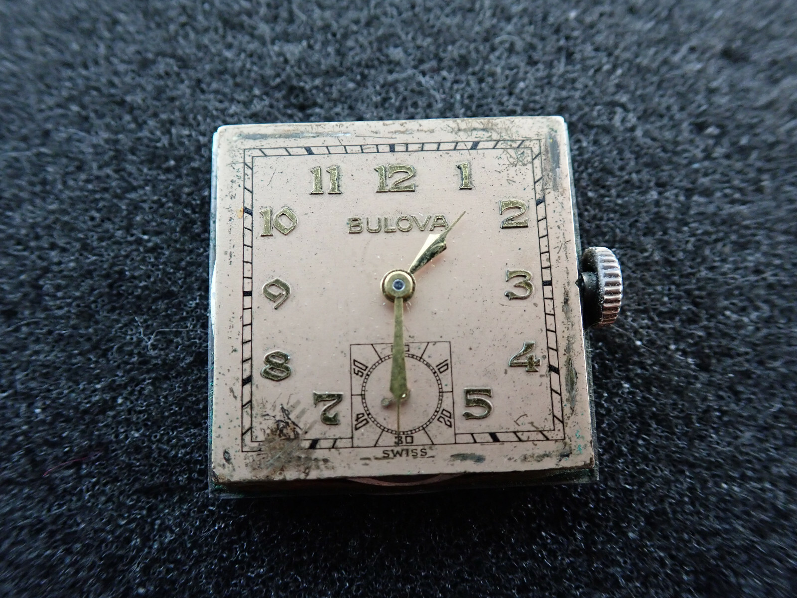 VINTAGE 26.4MM X 33.4MM MENS BULOVA WRIST WATCH CAL. 10BC – RUNNING