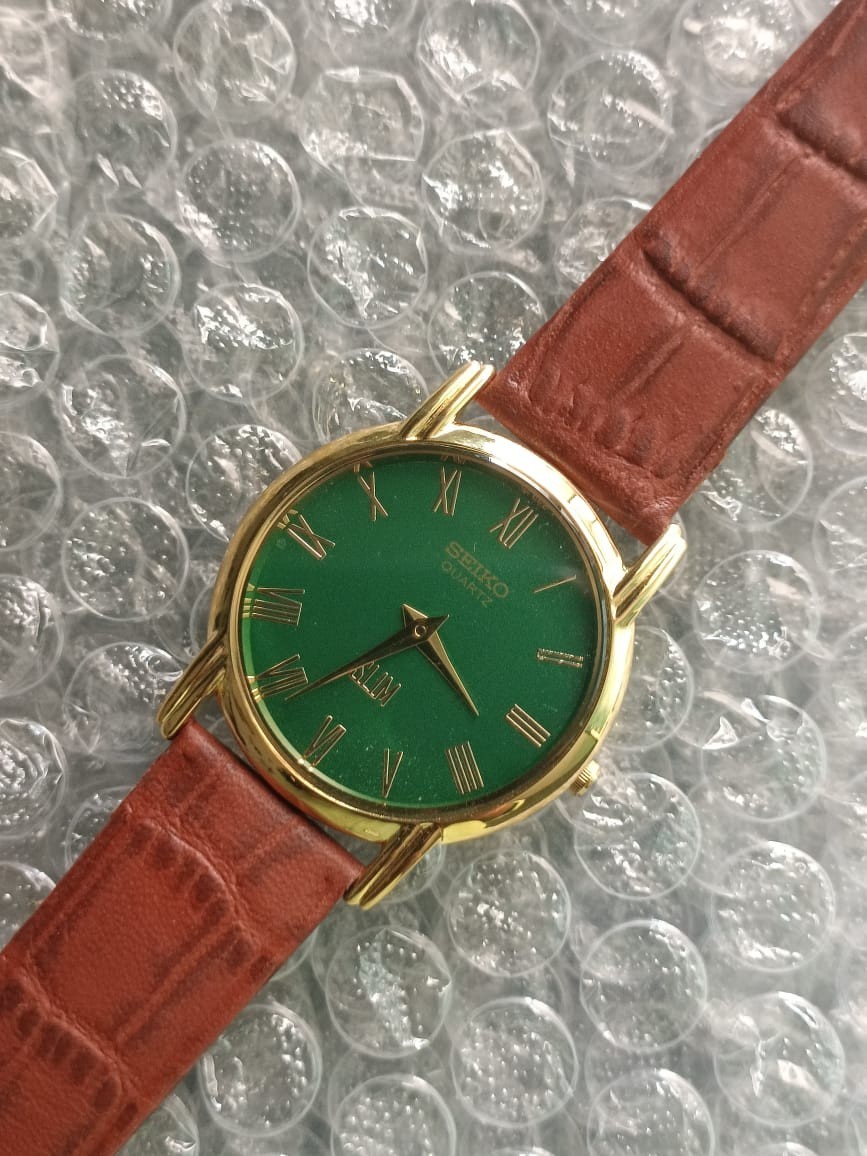 Vintage Seiko Quartz Japan Made Green Dial Men’s Wrist Watch Looking Good