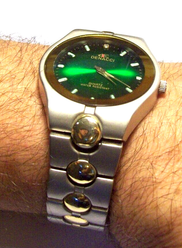 Denacci Mens Watch Vintage 90’s w/Push Button Deploy Minty Looks Runs Great NICE
