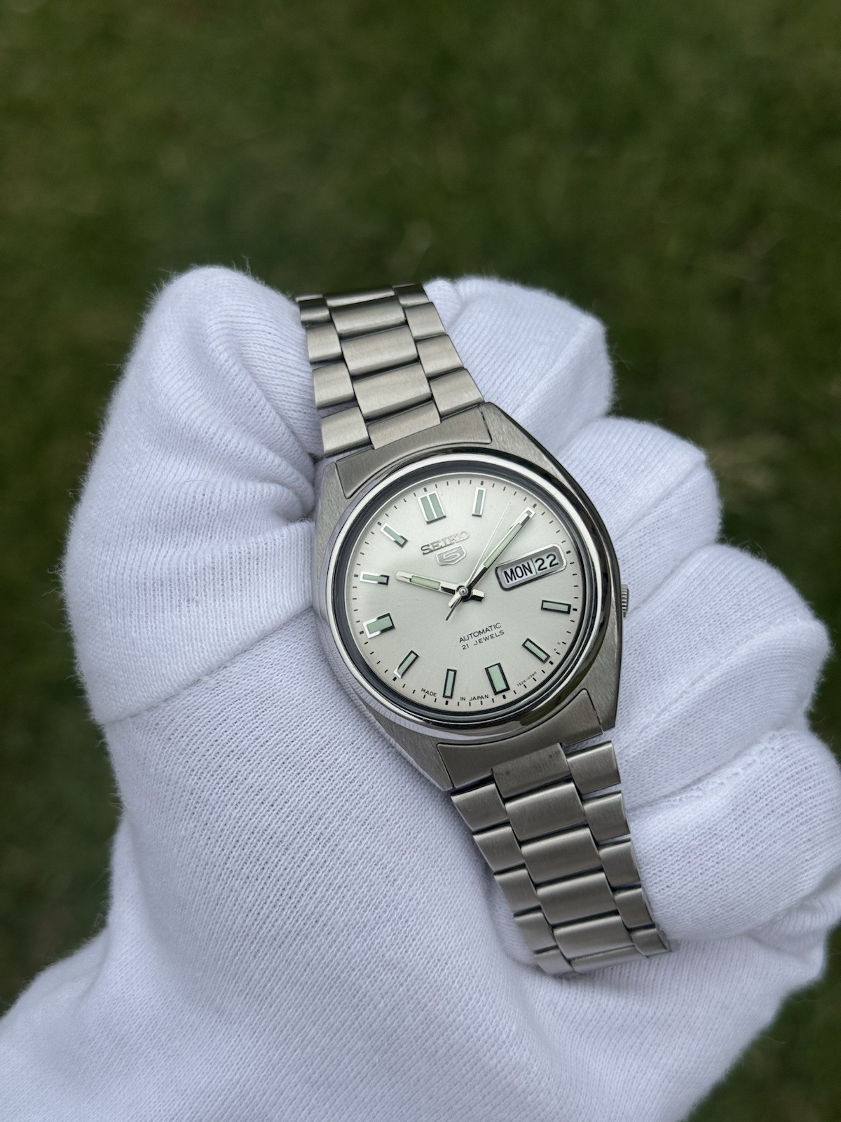 Vintage Seiko 5 Automatic 7S26 Mens Wrist Watch White Dial Day Date Japan 21J