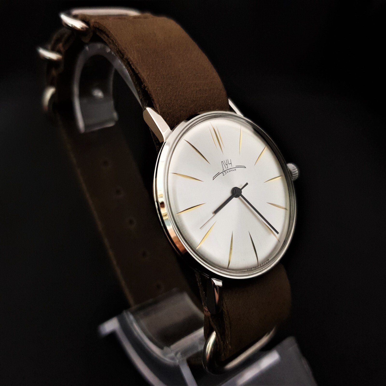 Vintage Watch USSR Poljot De Luxe 2209 ULTRA SLIM Wristwatch LUCH 23 Jewels