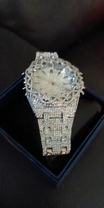 Luxury Men’s Quartz Watch – Thorn Crown Iced Diamond Design/ fashion/ stylish