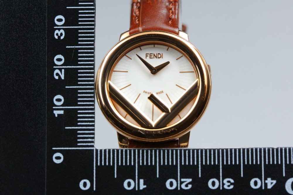 Near MINT FENDI Runaway 71000S White Gold Quartz 28mm Ladies Watch w/ Box