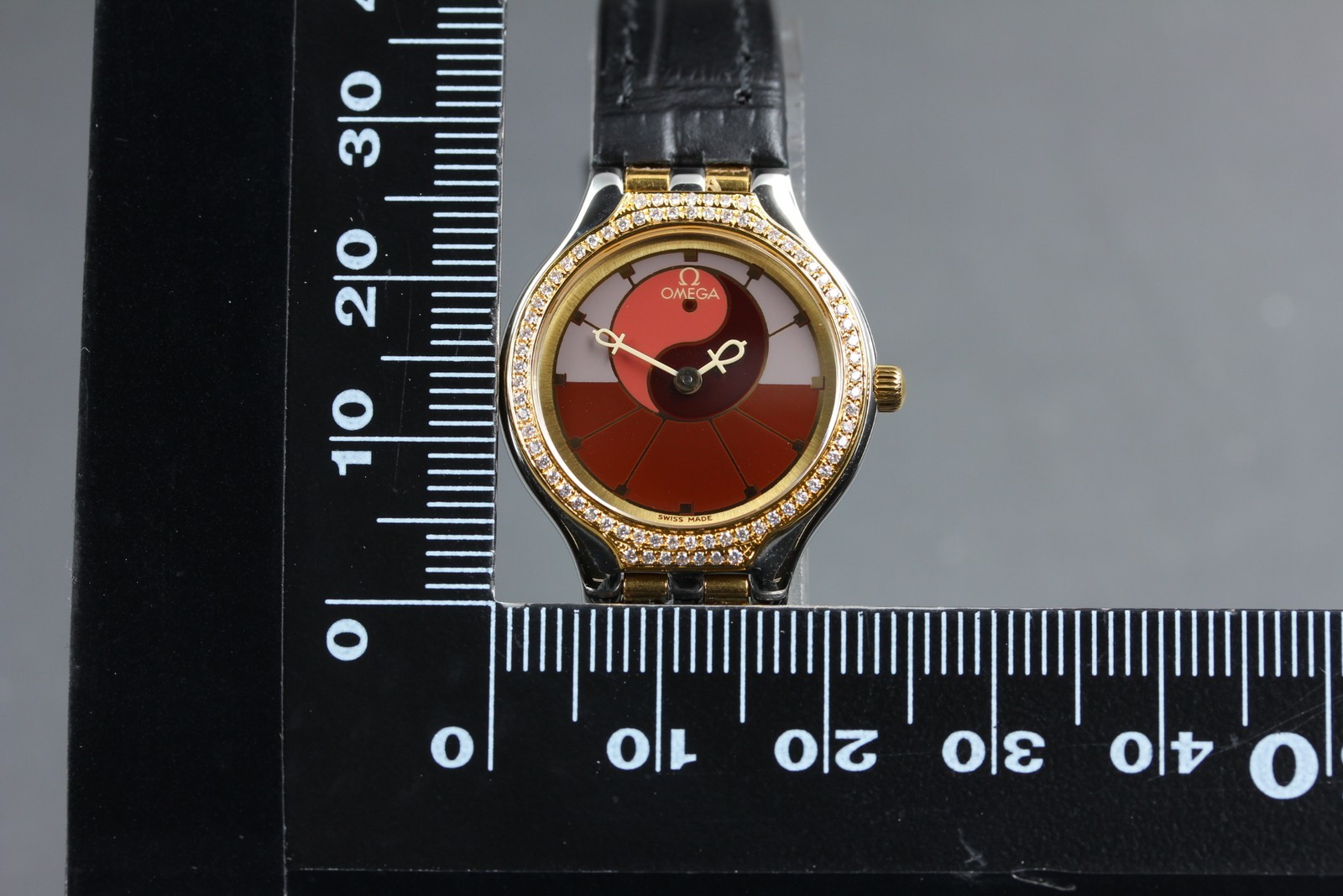 Near Mint Omega De Ville Symbol 595.0101 Cal.1455 Diamond Quartz Women’s Watch