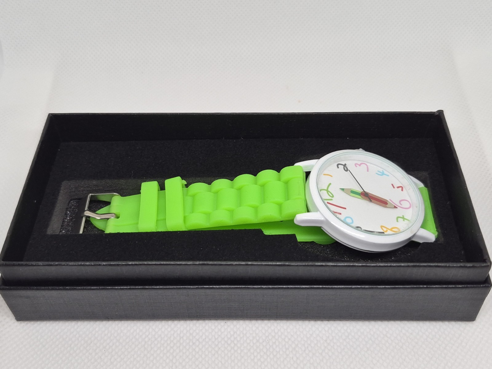 Quartz Analog Wristwatch Green Silicone Strap White/Multicolor Dial Arabic Box
