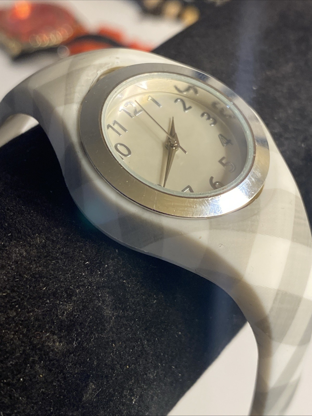 Unbranded Watch One Piece Band New Battery Silicon