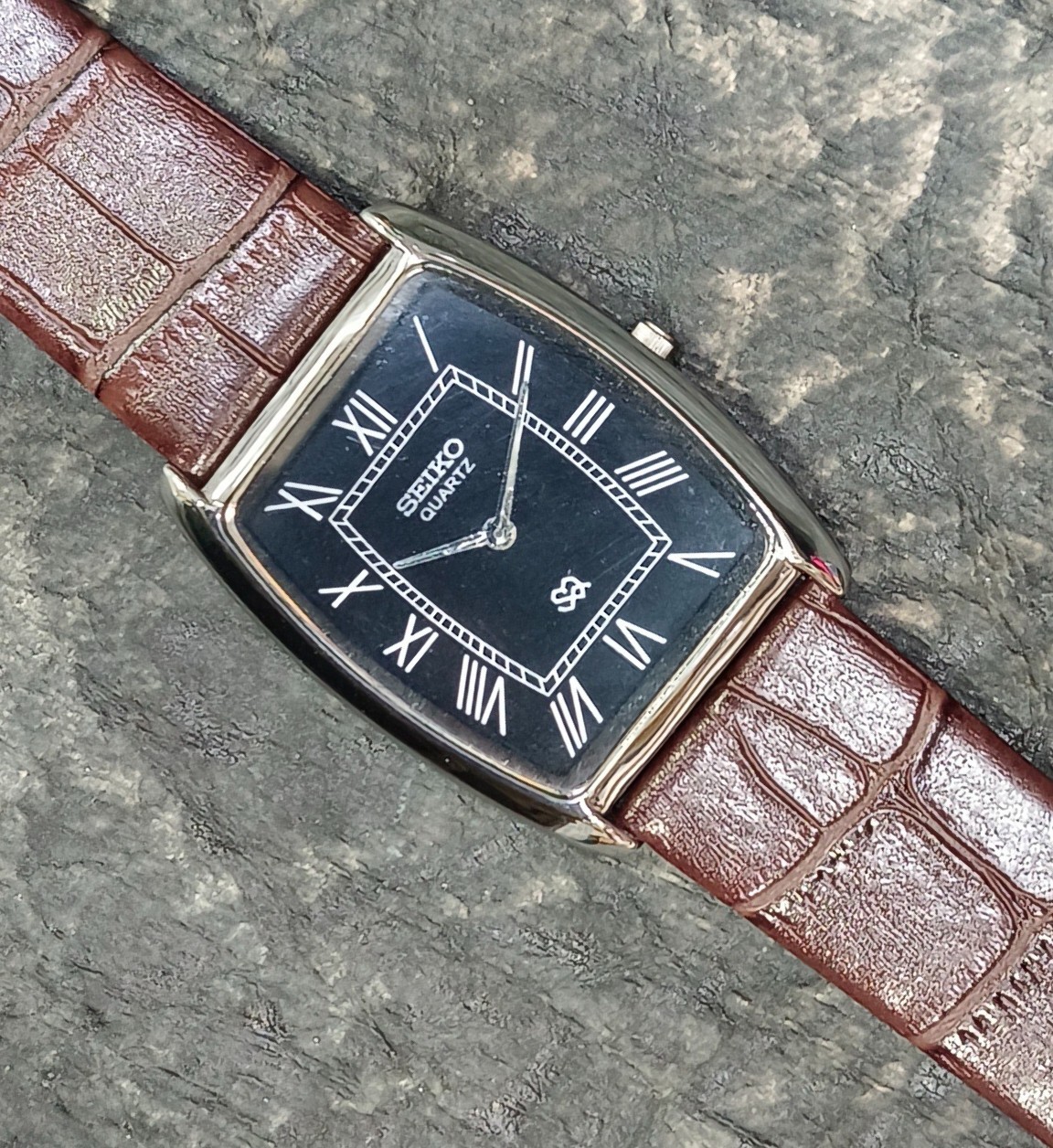 Seiko Two Hands Quartz Slim Wristwatch Elegant Minimal Dress Watch for Men