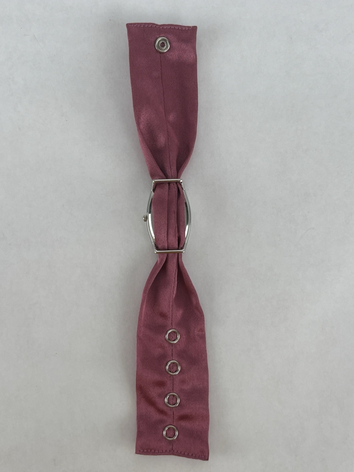 Avenue 23mm Silver Tone Quartz Watch w/Pink Ribbon Bracelet & New Battery
