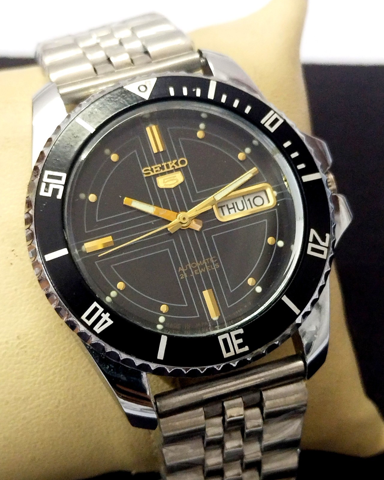 Vintage Seiko 5 Automatic Watch for Men Black Dial Excellent Condition