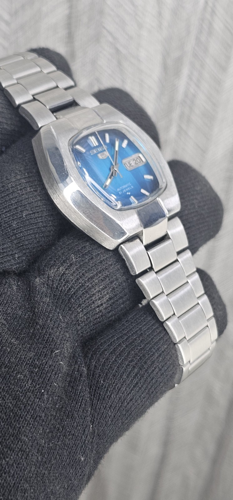 vintage Seiko 5 automatic 7019-5100 day/Date Blue Dial Men’s Wrist Watch