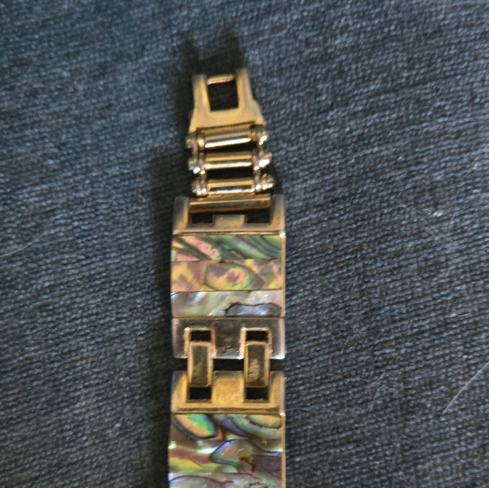Chantilly Quartz Women’s Analog Gold Tone Abalone Inlay Bracelet Round 23mm
