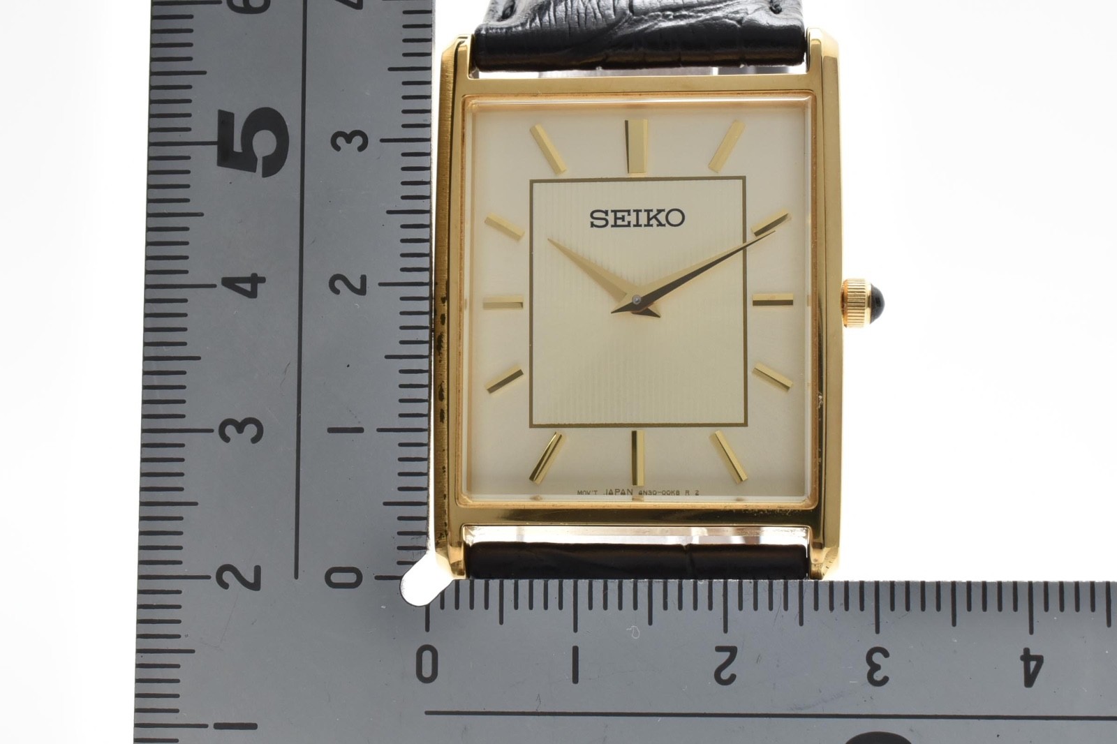 [NEAR MINT] SEIKO Essentials Tank Men’s Silver Dial 4N30-00G0 Quartz Japan
