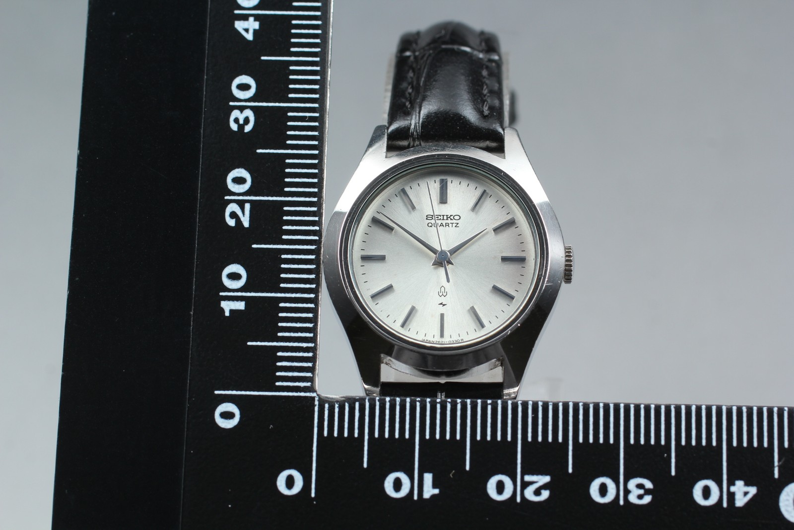 Vintage 1989 [Exc+5] Seiko 2621-0100 Silver Round 24mm Quartz Ladies Watch JAPAN