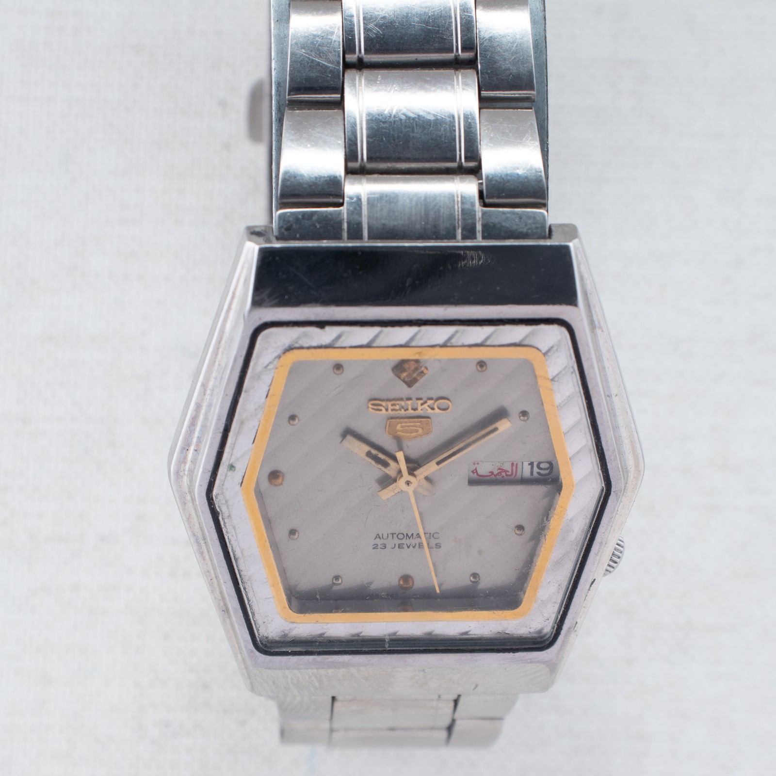 Vintage Seiko 5 Auto 6349-5420 Diagonal Striped Silver Dial Bilingual Day Watch