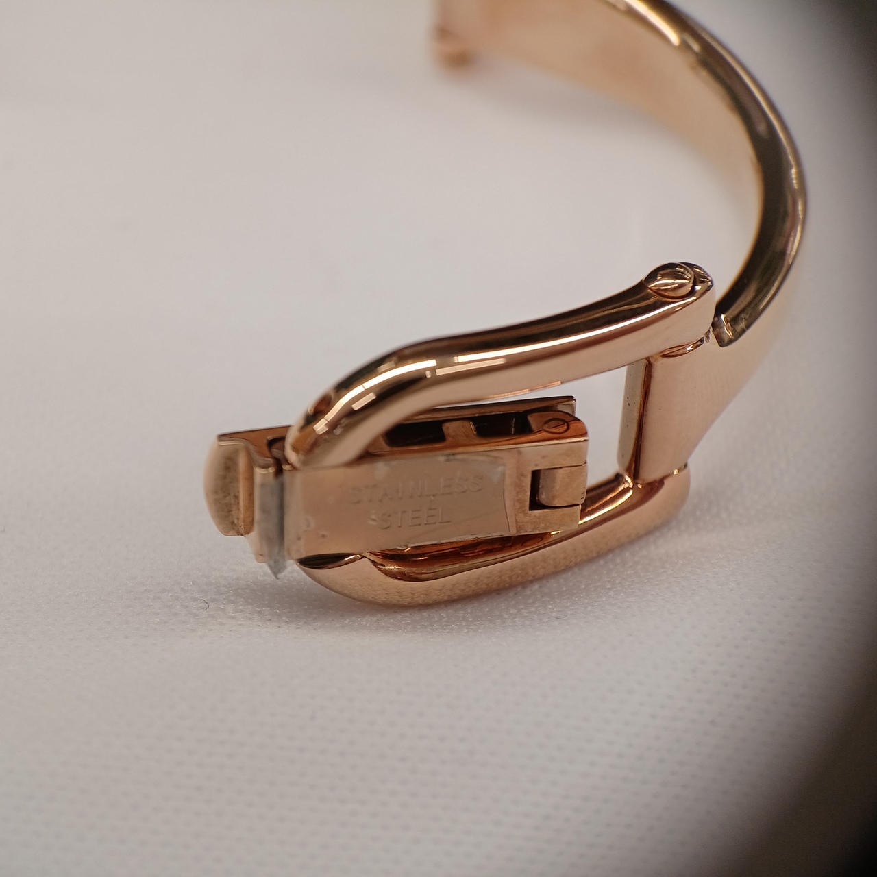 [A4N] Gucci 1500L 1P Diamond Pink Gold Plated Quartz Ladies Watch [f8w]