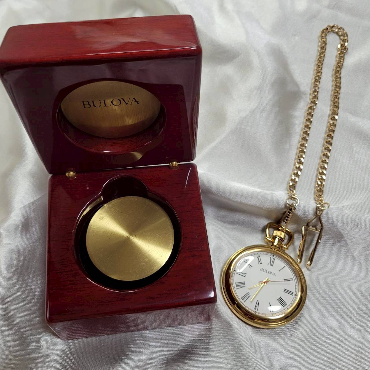 Bulova Ashton Gold-Tone Pocket Watch B2662 Quartz High-Gloss Mahogany Wood Box