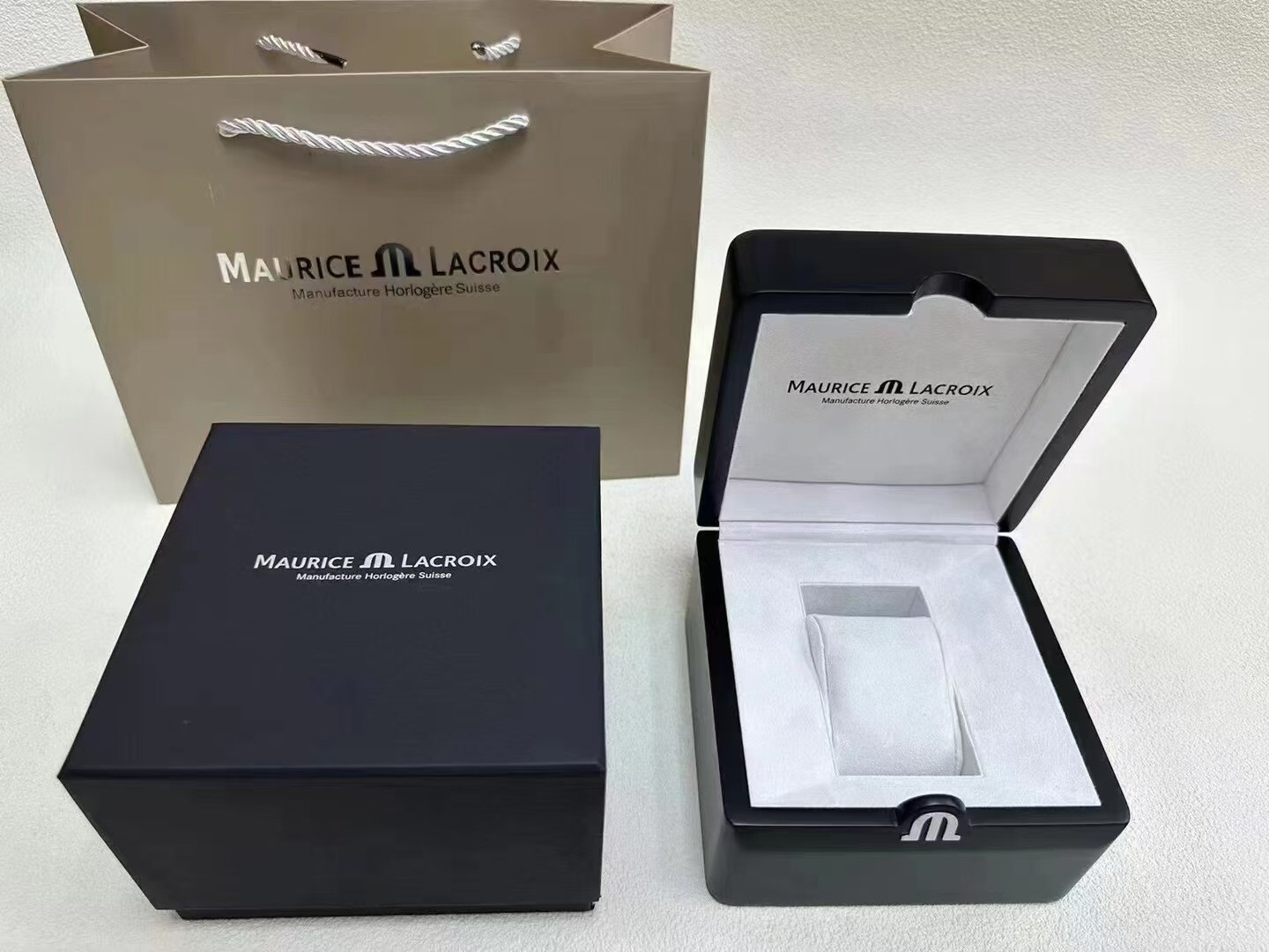 Maurice Lacroix Aikon AI1018-SS002-131-1 Quartz Mens Watch New Boxed Warranty