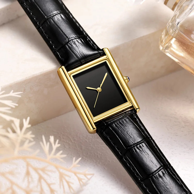 New Elegant Watches for Women and Men Fashion Leather Strap Waterproof Quartz